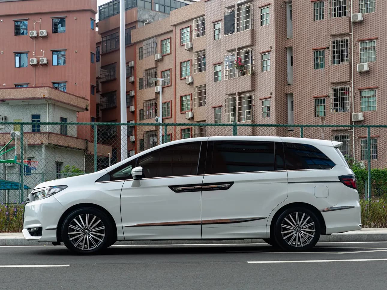 Honda Elysion 2023 г. 62090 км. — фото 4