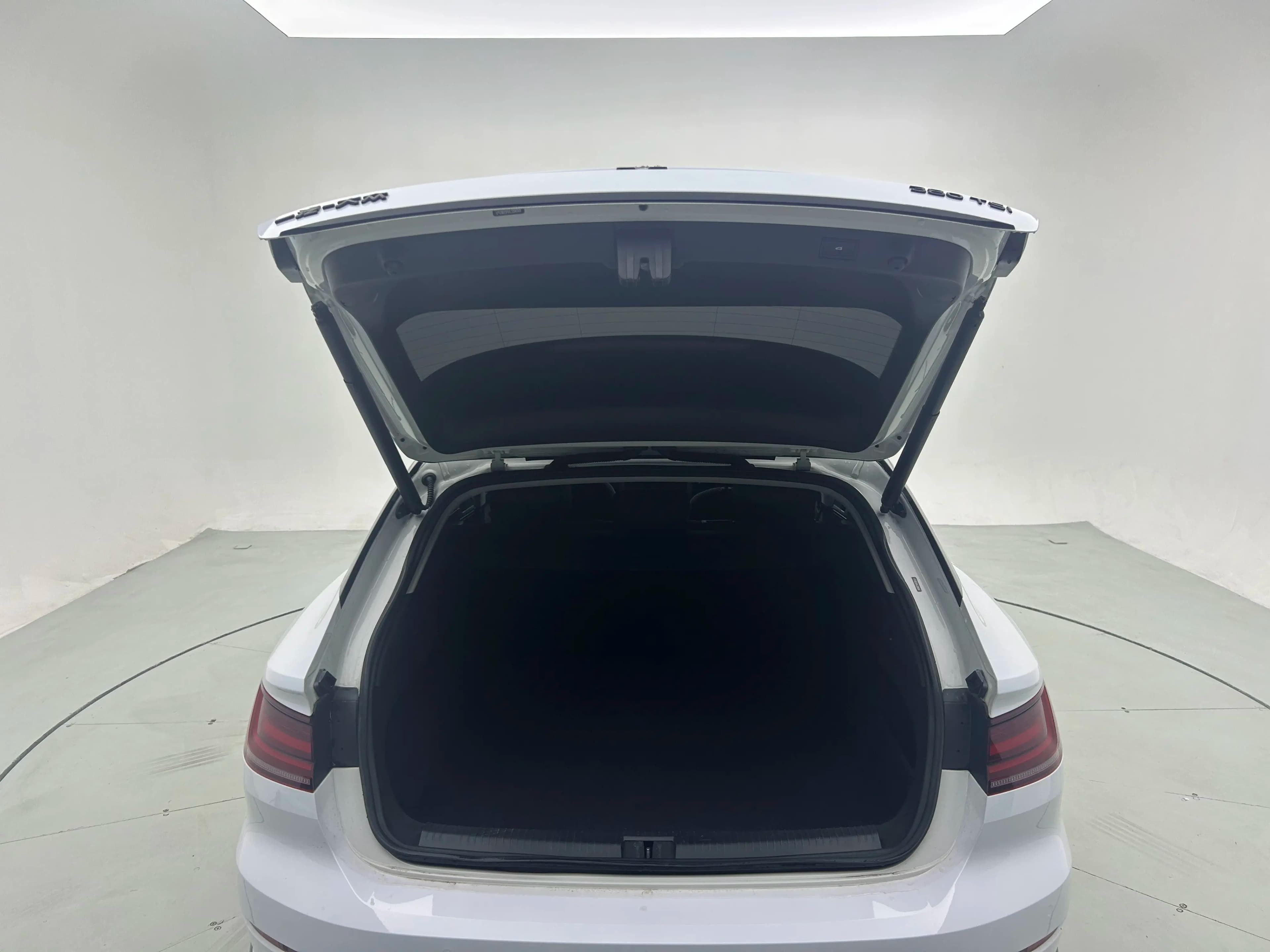 Volkswagen Arteon 2021 г. 68674 км. — фото 23