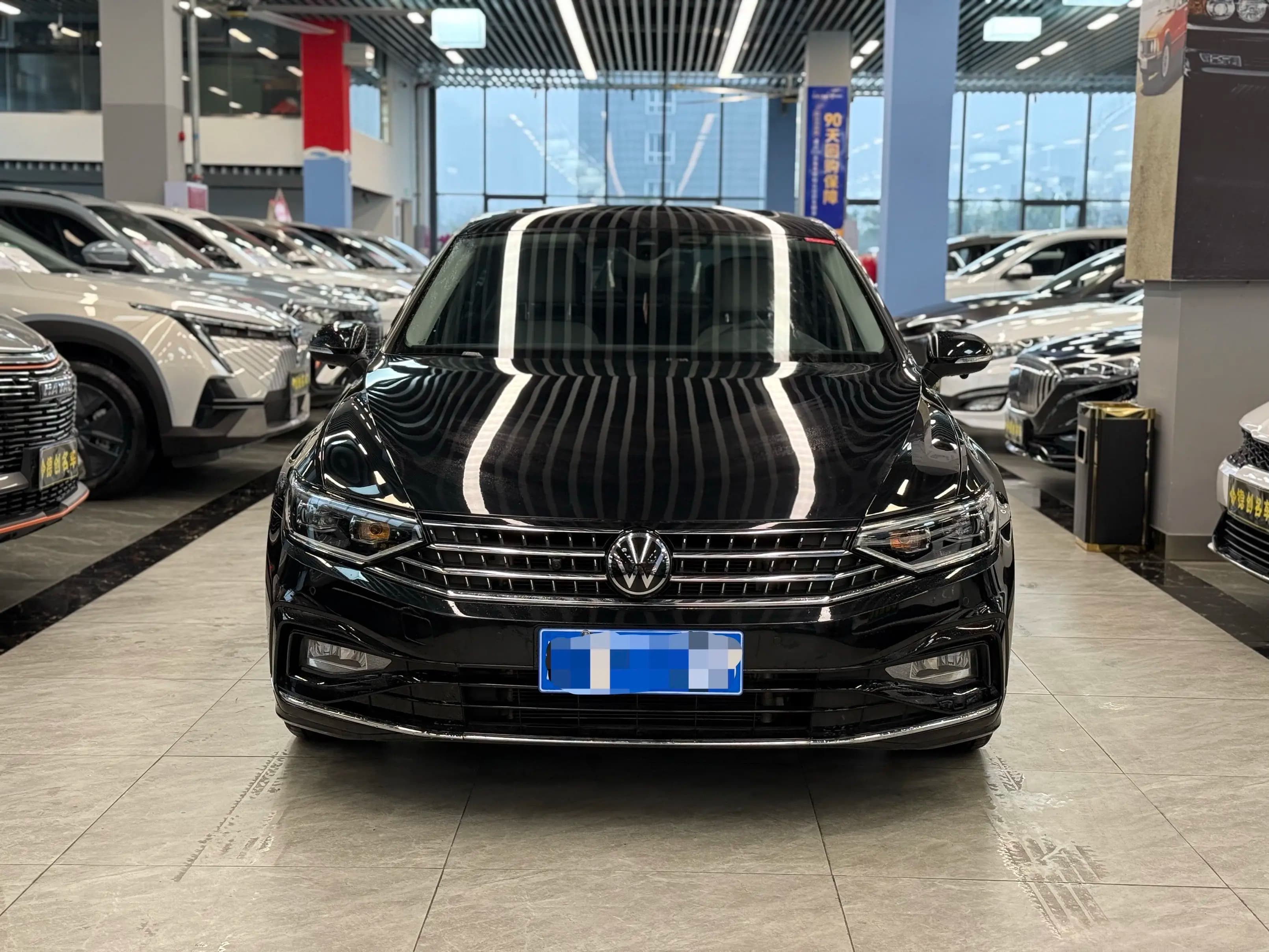 Volkswagen Magotan 2023 г. 38018 км. — фото 2