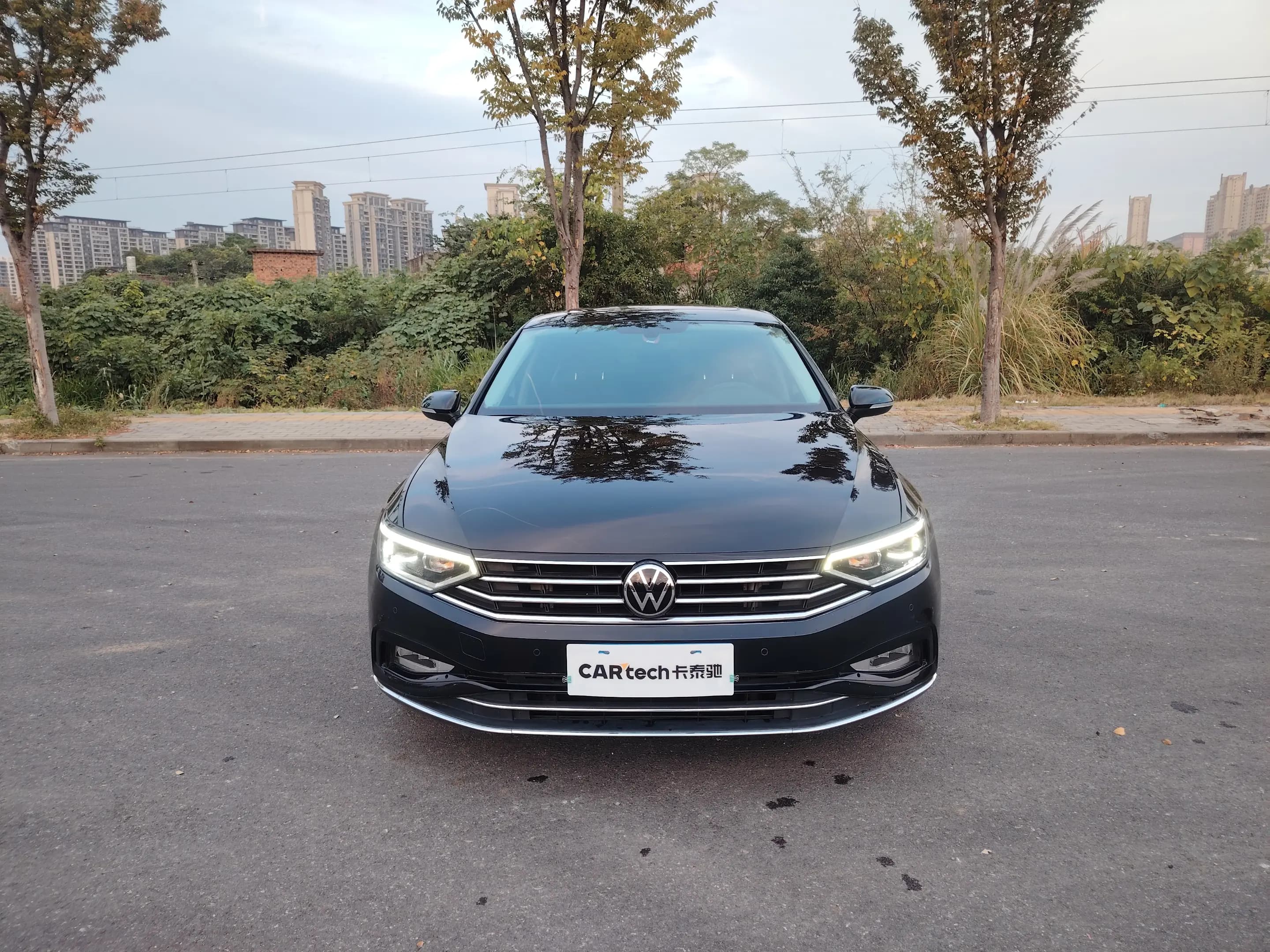 Volkswagen Magotan 2022 г. 60016 км. — фото 2