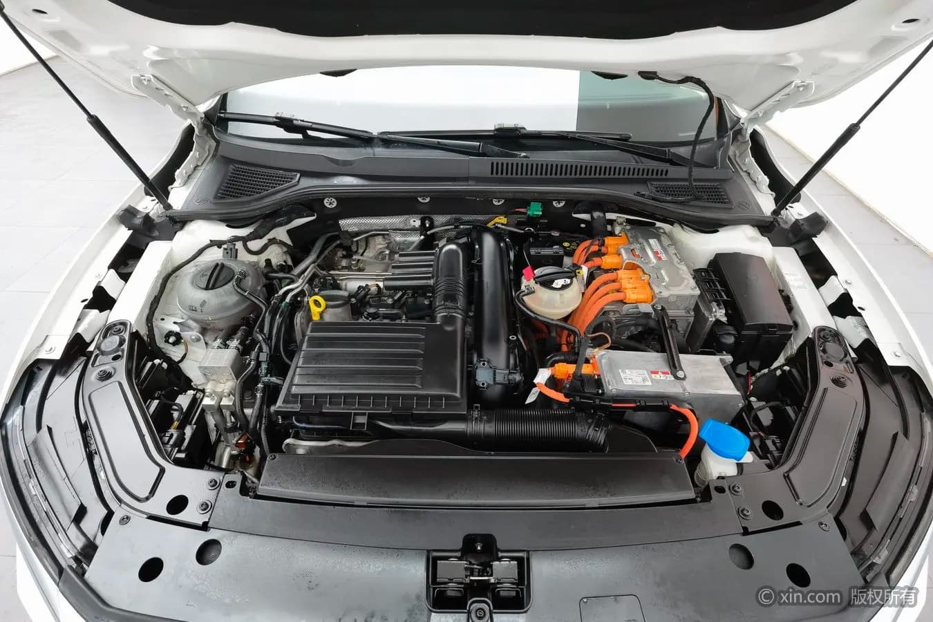 Volkswagen Passat PHEV 2021 г. 76772 км. — фото 5