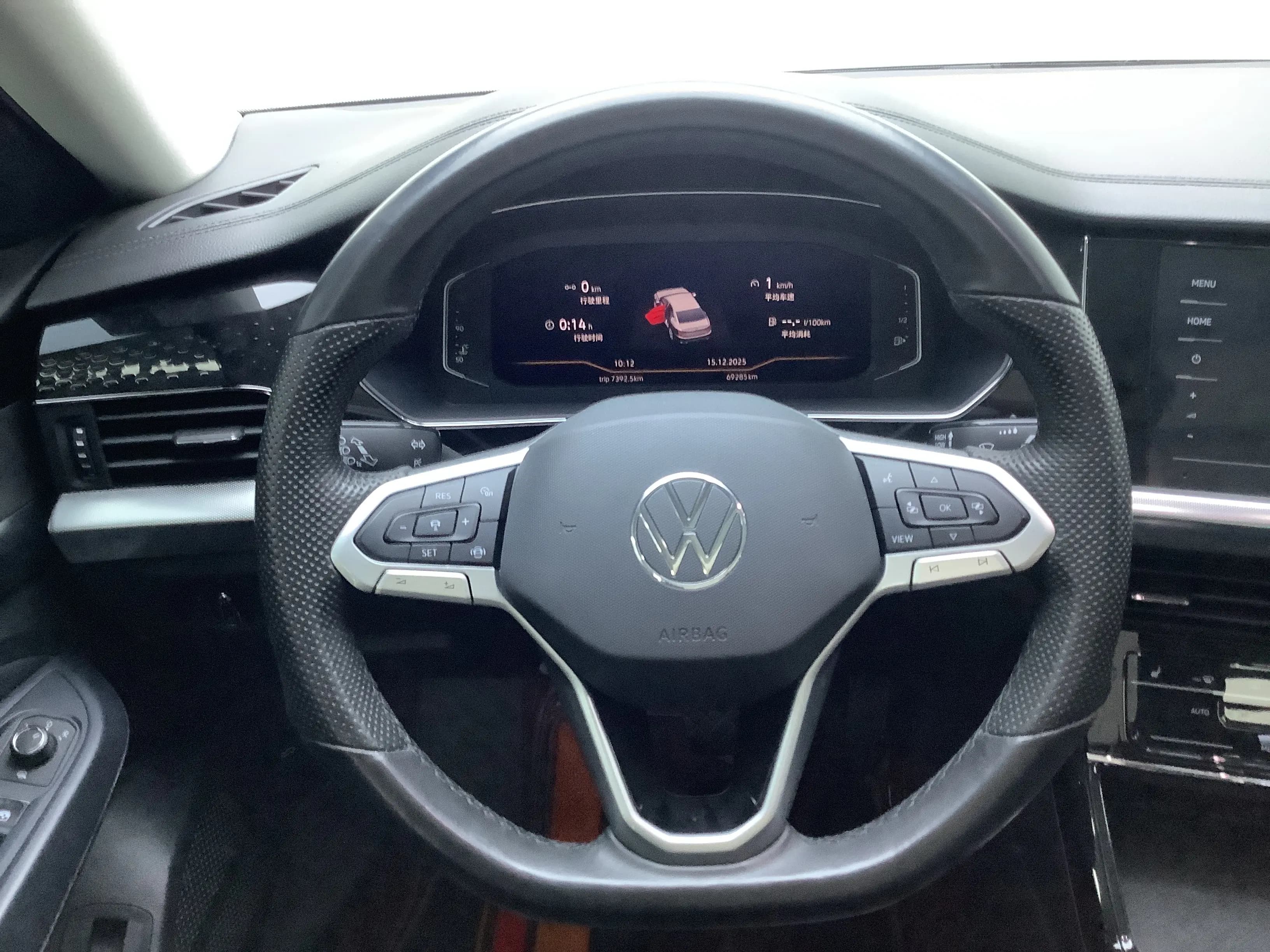 Volkswagen Passat 2022 г. 69374 км. — фото 15
