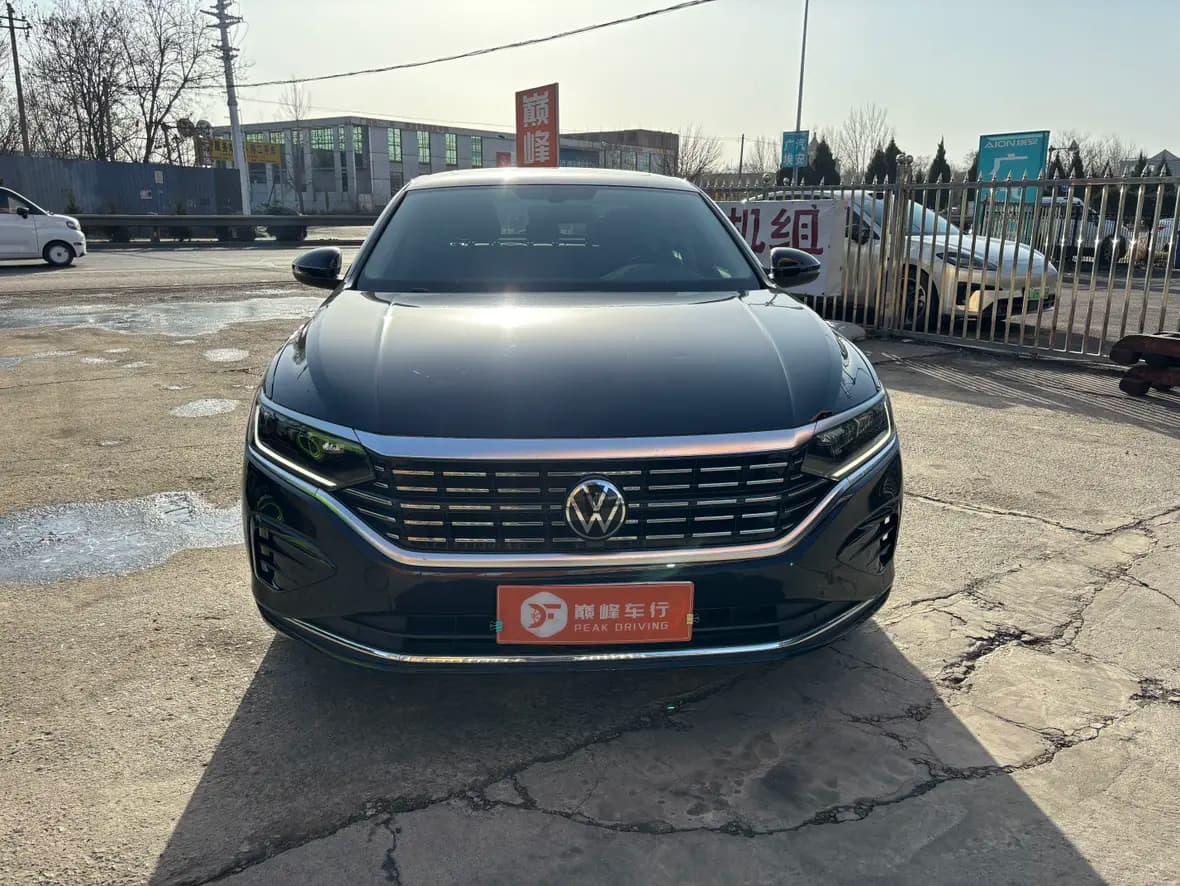 Volkswagen Passat 2022 г. 53075 км. — фото 2