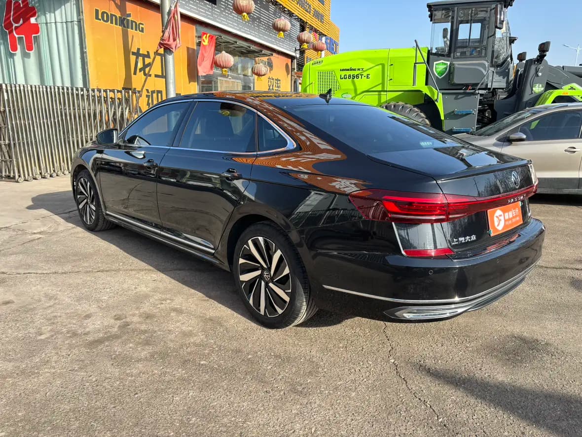 Volkswagen Passat 2022 г. 53075 км. — фото 4