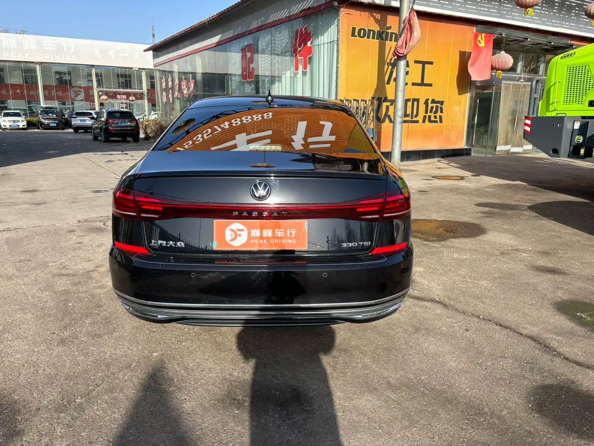 Volkswagen Passat 2022 г. 53075 км. — фото 5