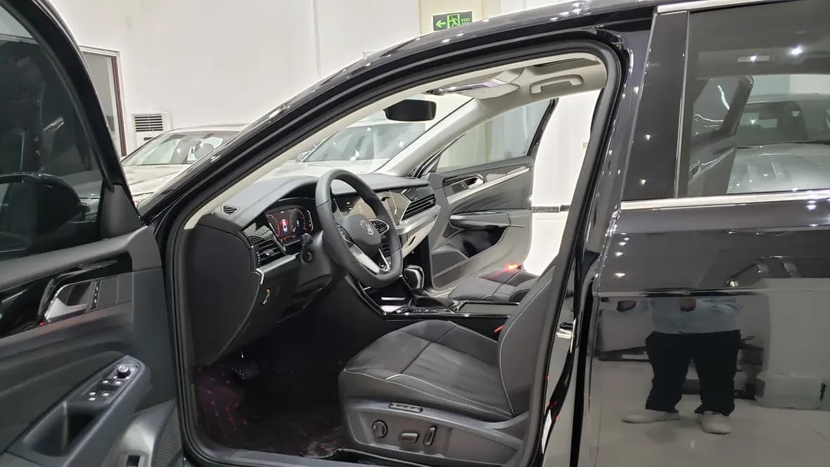 Volkswagen Passat 2024 г. 52080 км. — фото 14