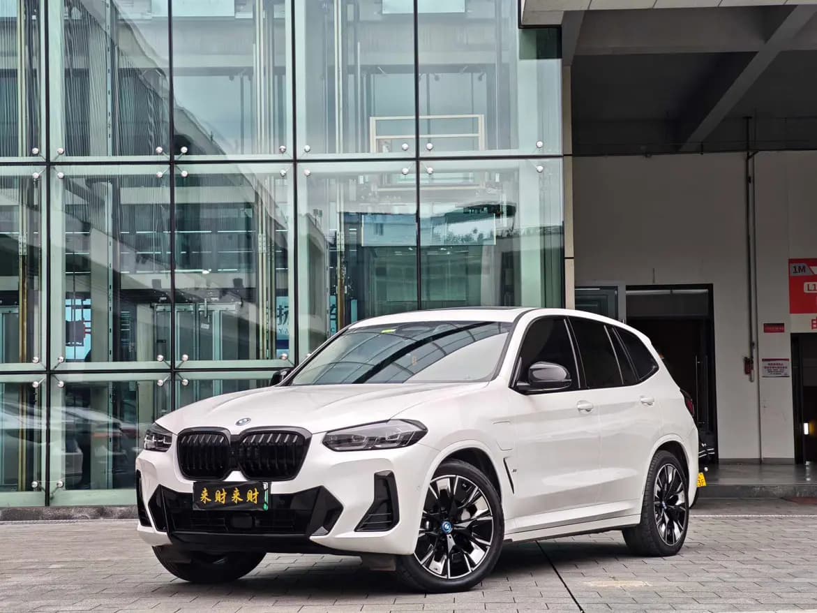 BMW iX3 2024 г. 19024 км.