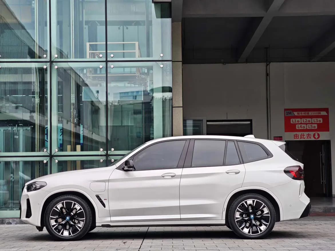 BMW iX3 2024 г. 19024 км. — фото 4