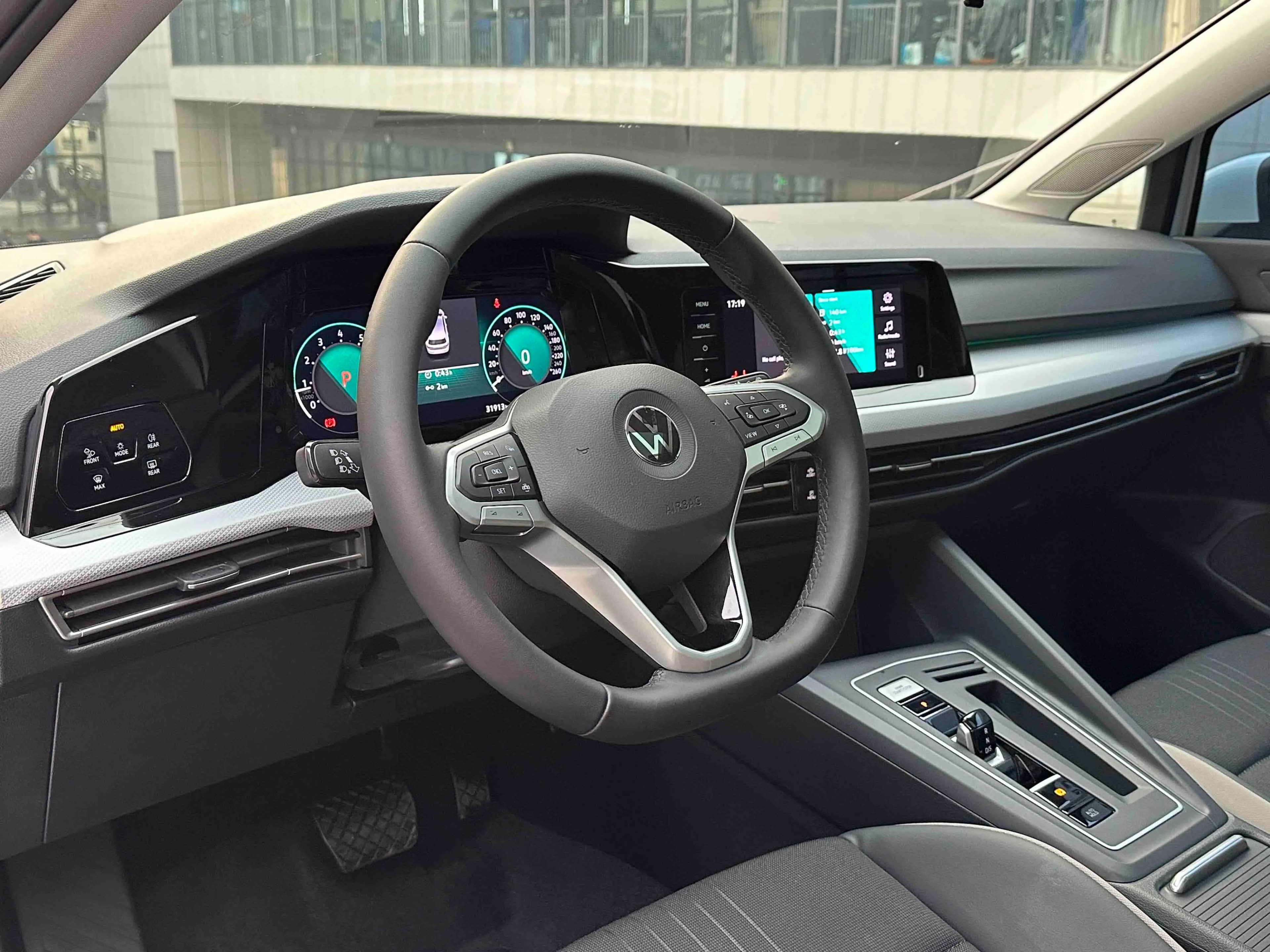 Volkswagen Golf 2022 г. 31000 км. — фото 11