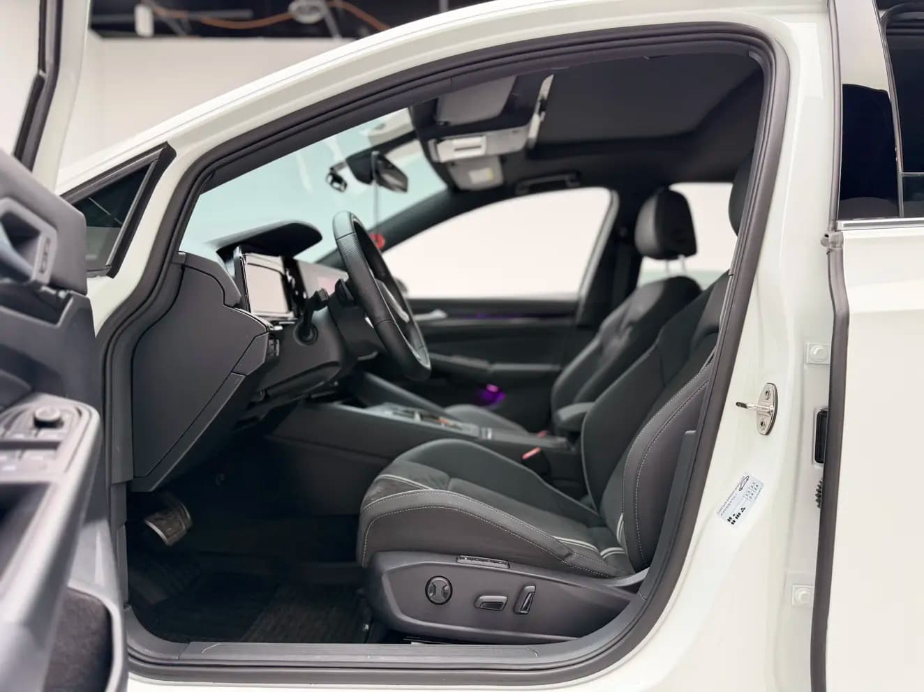 Volkswagen Golf 2023 г. 33700 км. — фото 21