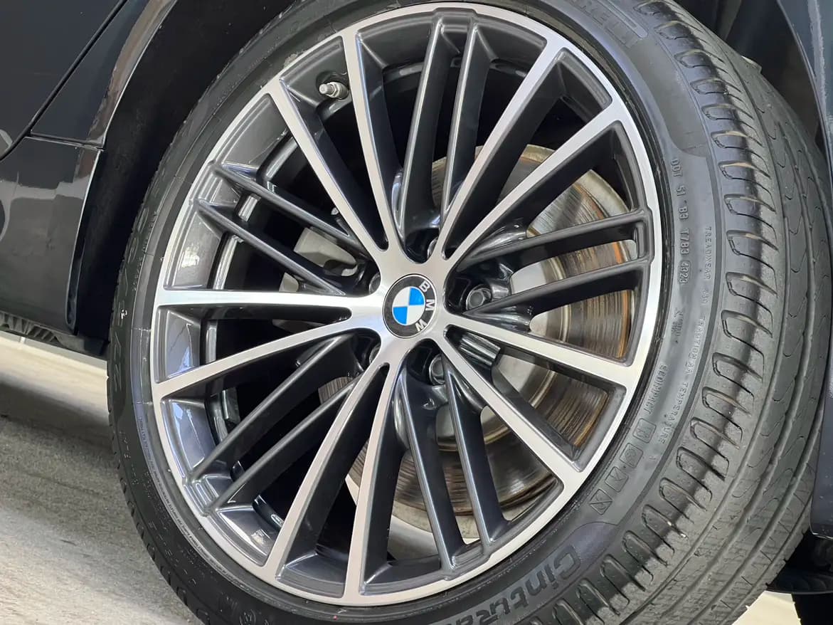 BMW 5 Series 2024 г. 48092 км. — фото 12