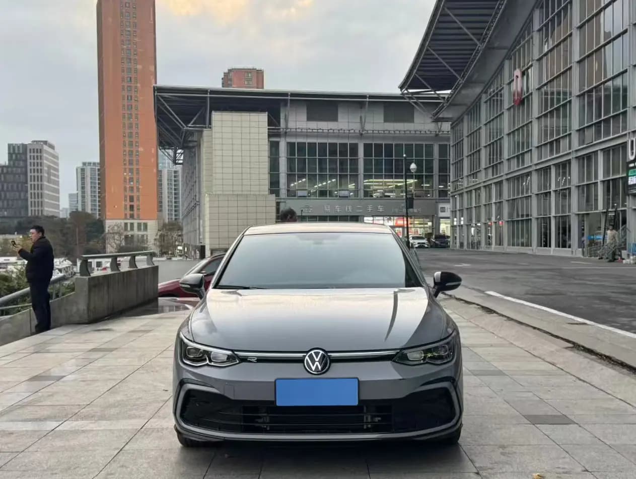 Volkswagen Golf 2023 г. 32142 км. — фото 2