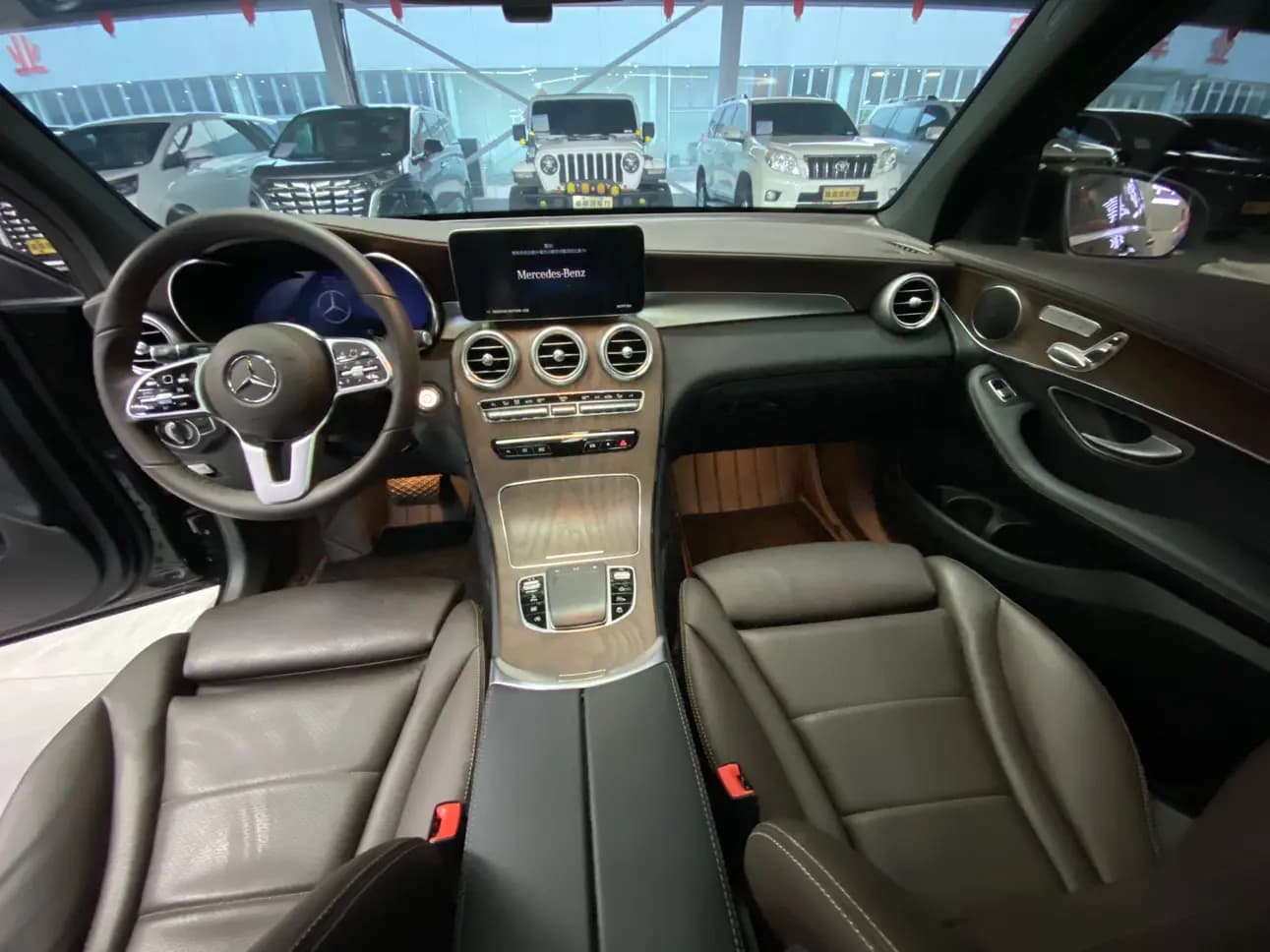 Mercedes-Benz GLC 2023 г. 44132 км. — фото 10