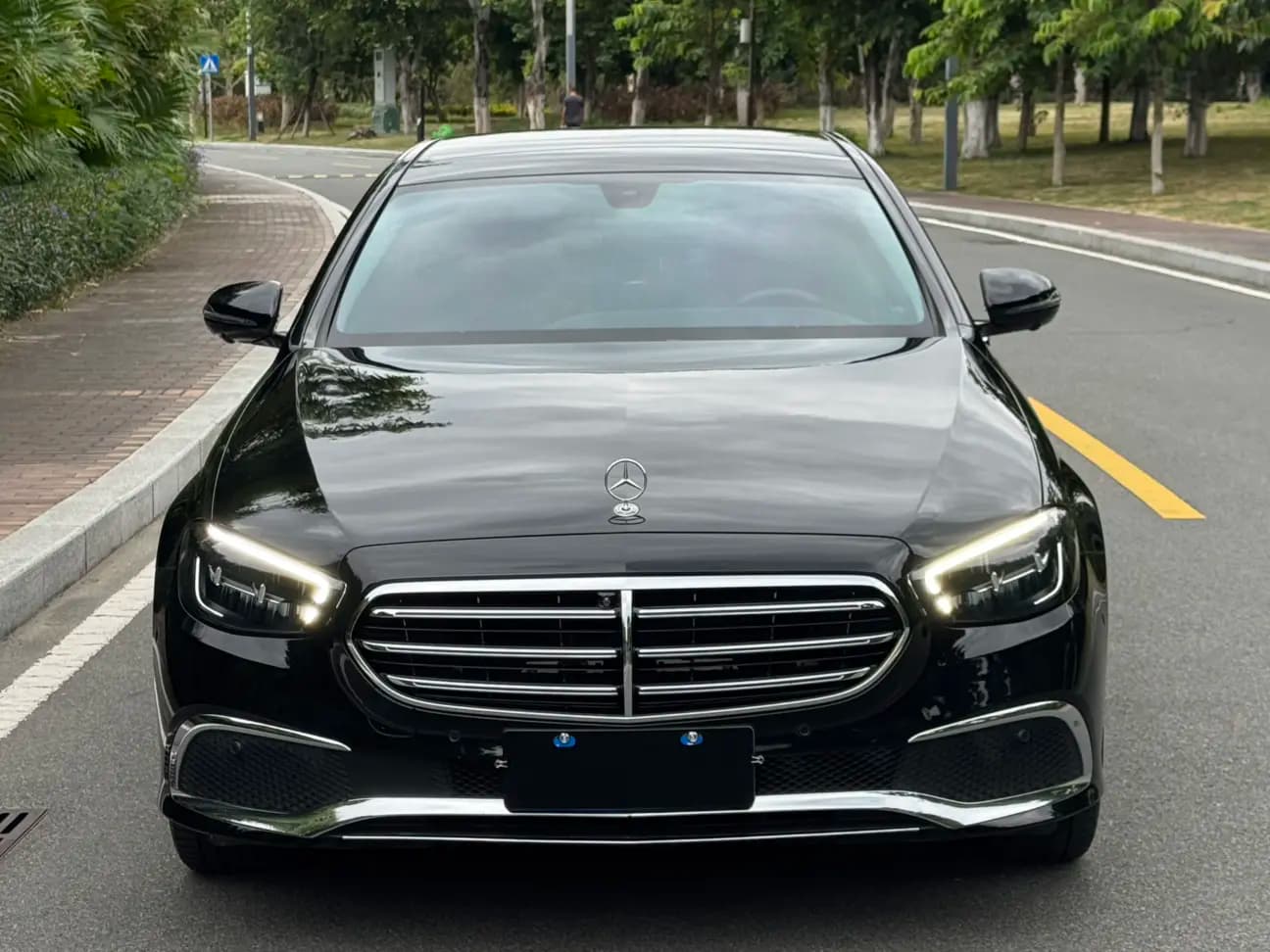 Mercedes-Benz E-Class 2021 г. 61078 км. — фото 2
