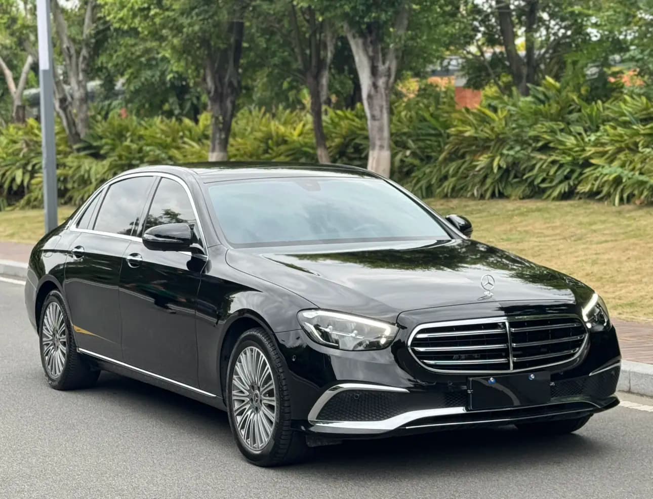 Mercedes-Benz E-Class 2021 г. 61078 км. — фото 3
