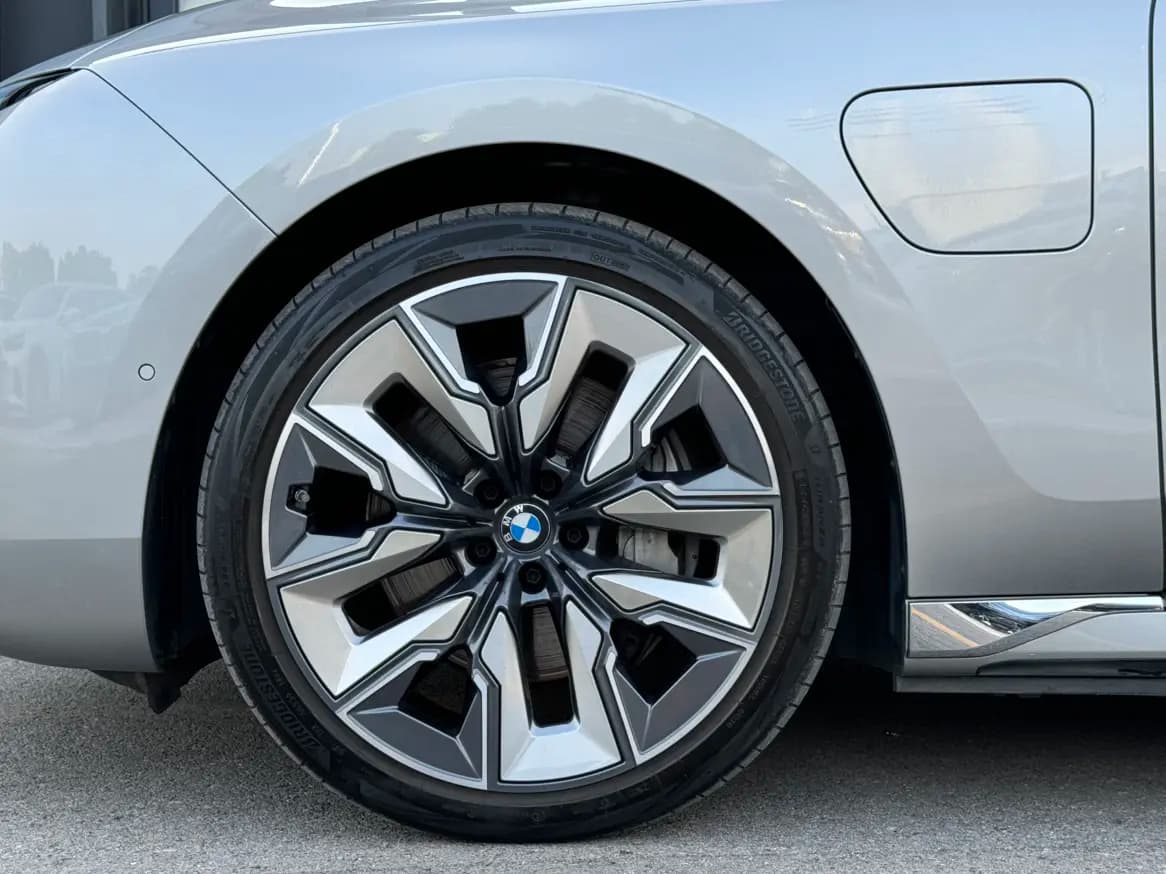 BMW i7 2023 г. 26028 км. — фото 12