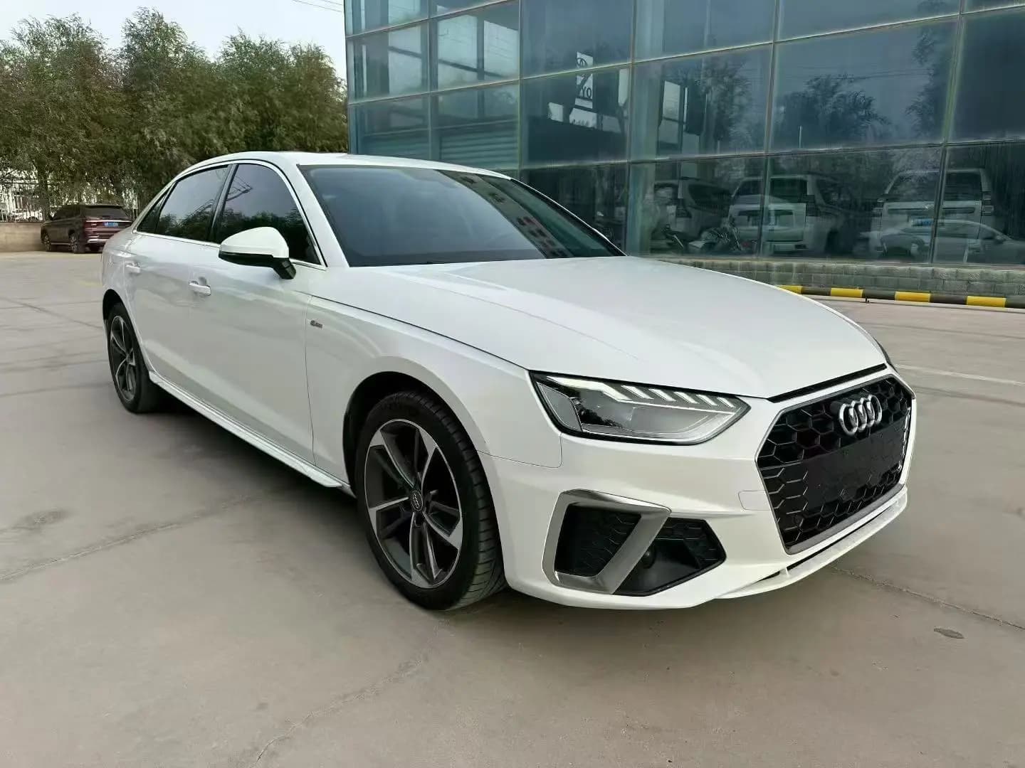 Audi A4L 2022 г. 60046 км. — фото 2