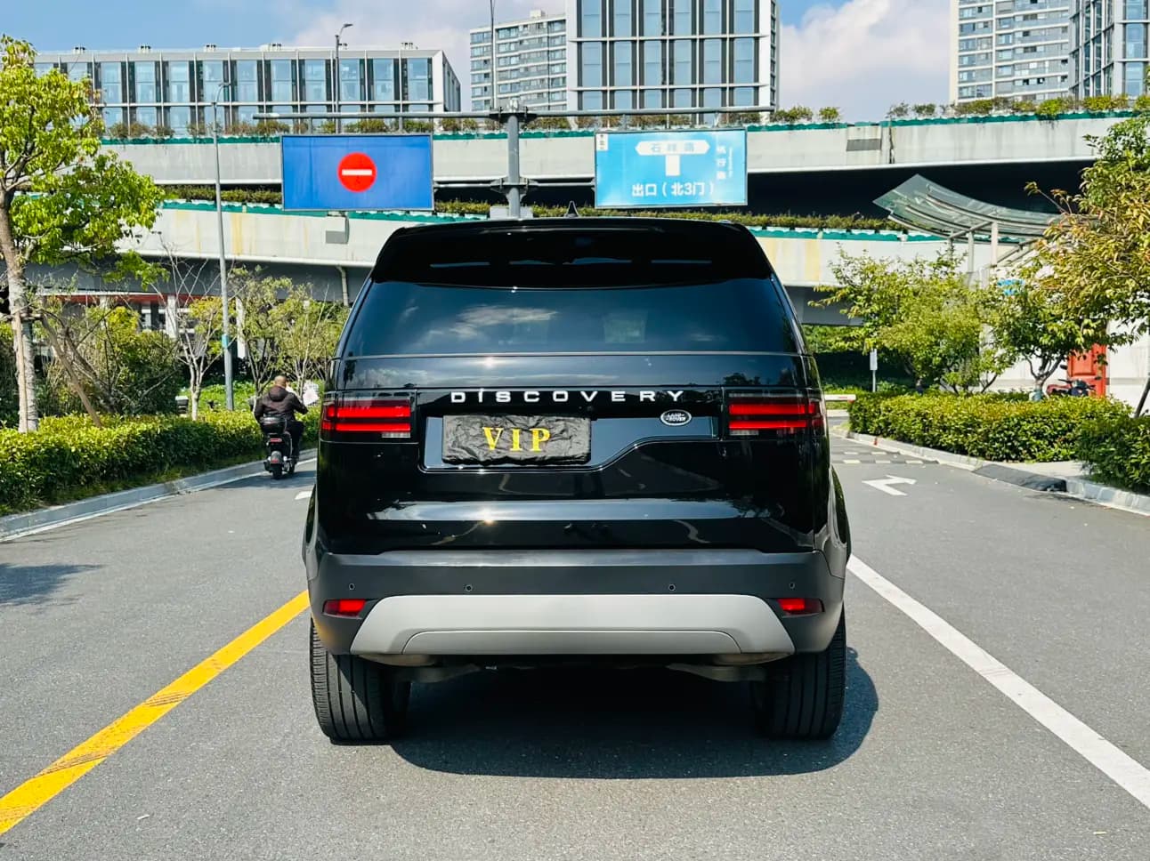 Land Rover Discovery 2024 г. 28124 км. — фото 4