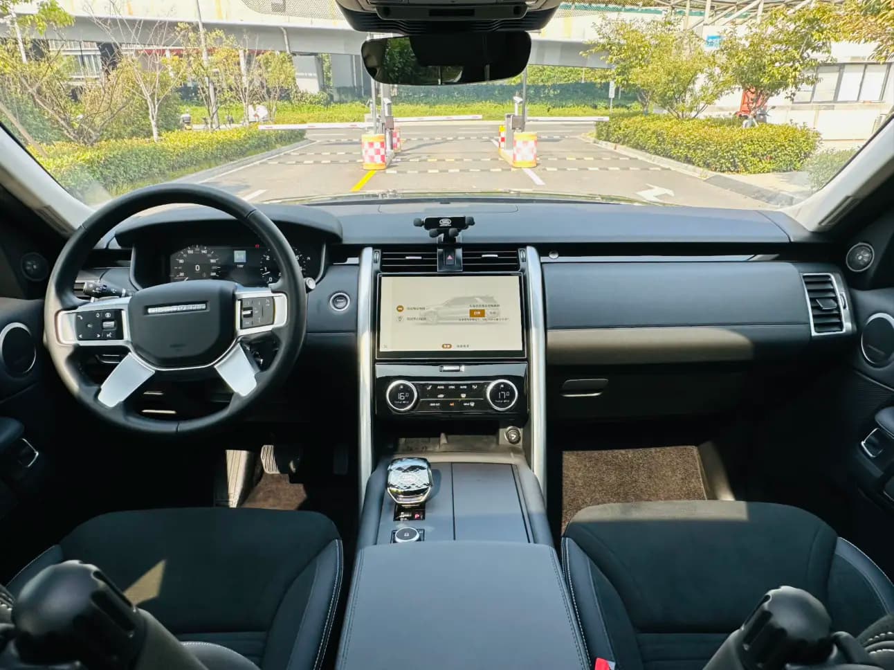 Land Rover Discovery 2024 г. 28124 км. — фото 7
