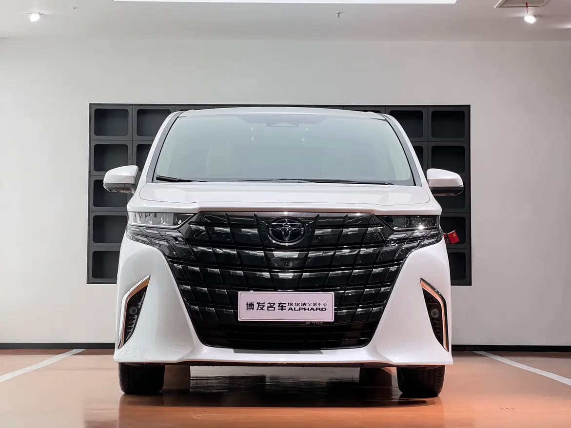 Toyota Alphard 2024 г. 22143 км. — фото 2