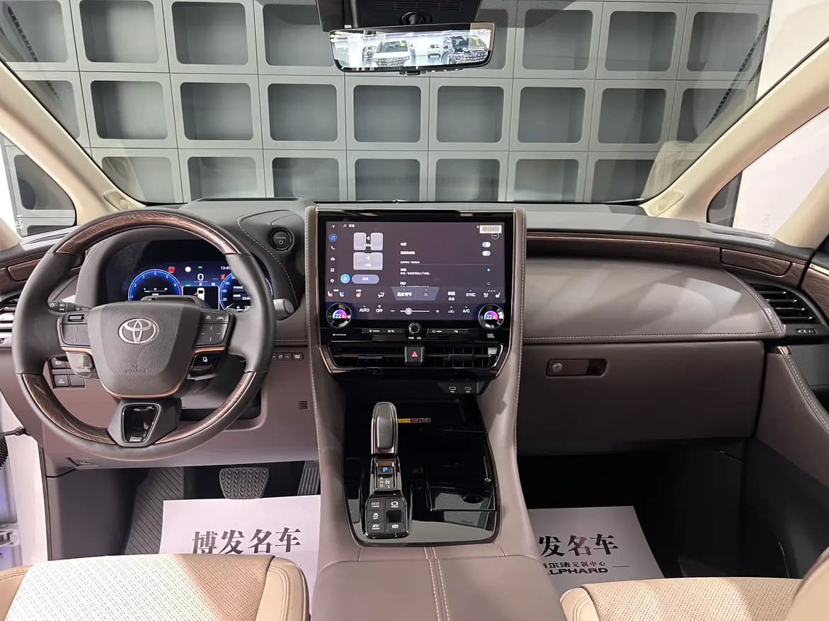 Toyota Alphard 2024 г. 22143 км. — фото 26
