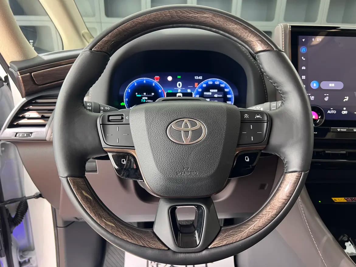 Toyota Alphard 2024 г. 22143 км. — фото 29