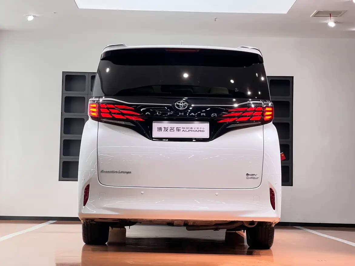 Toyota Alphard 2024 г. 22143 км. — фото 4