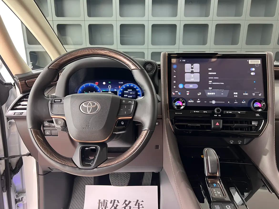 Toyota Alphard 2024 г. 22143 км. — фото 32