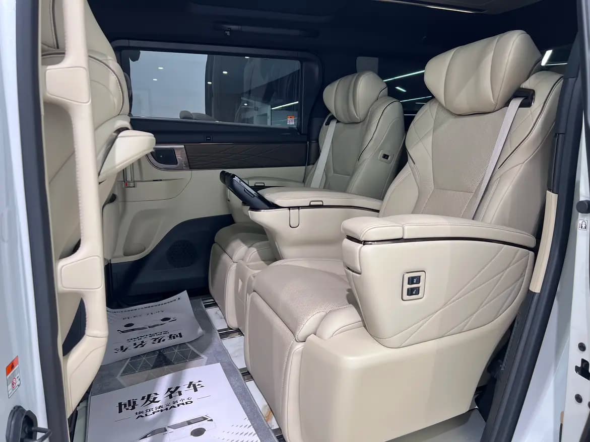 Toyota Alphard 2024 г. 22143 км. — фото 35