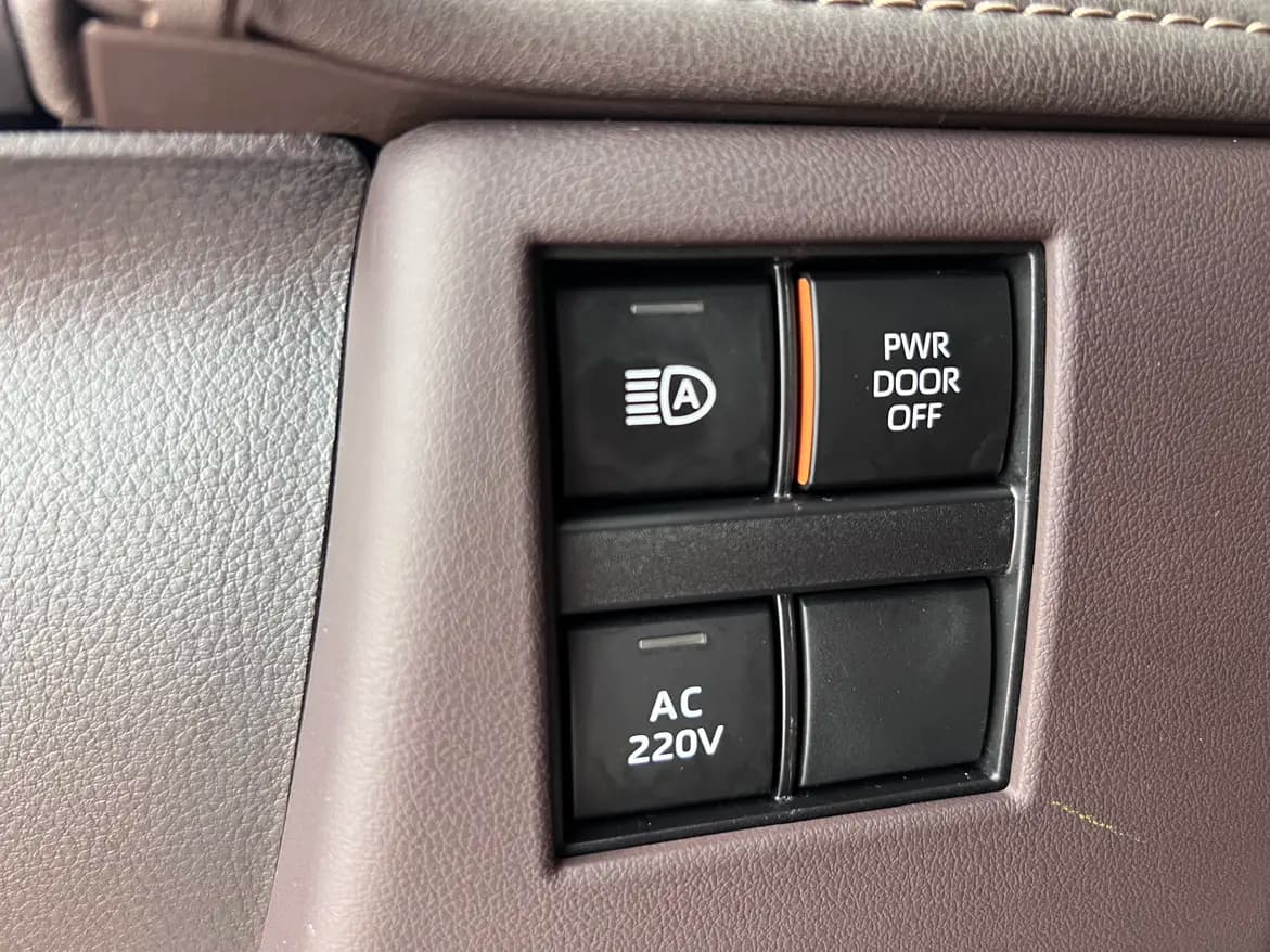 Toyota Alphard 2024 г. 22143 км. — фото 7