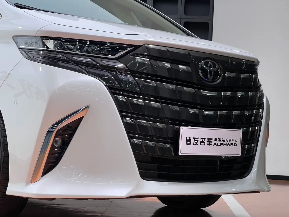 Toyota Alphard 2024 г. 22143 км. — фото 8