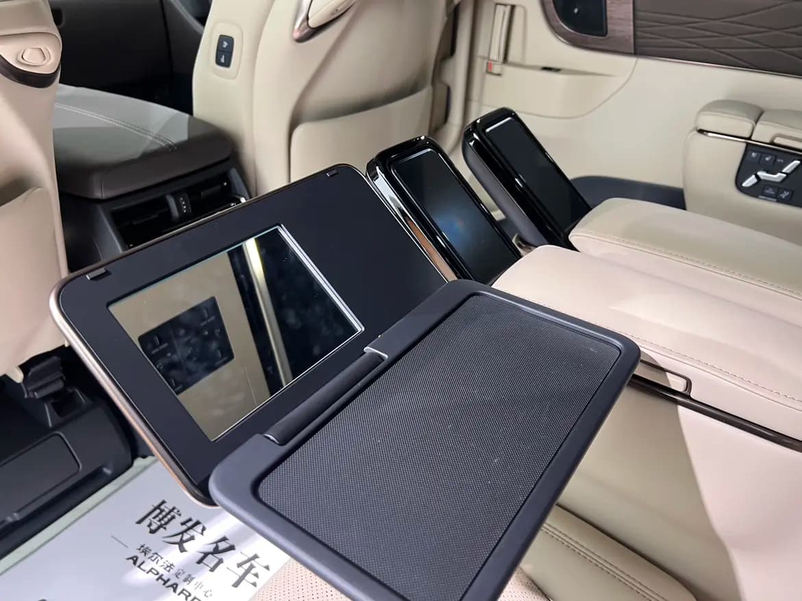 Toyota Alphard 2024 г. 22143 км. — фото 9