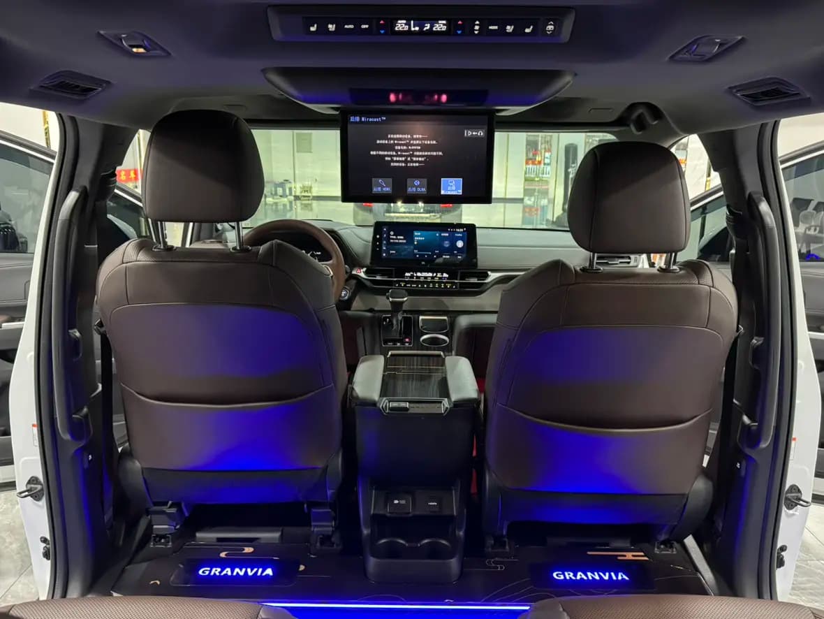 Toyota Granvia 2023 г. 35069 км. — фото 14