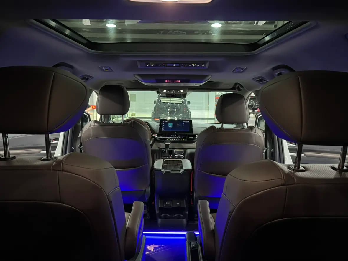 Toyota Granvia 2023 г. 35069 км. — фото 17
