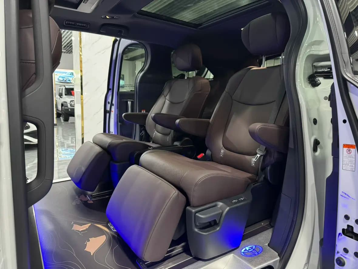 Toyota Granvia 2023 г. 35069 км. — фото 19