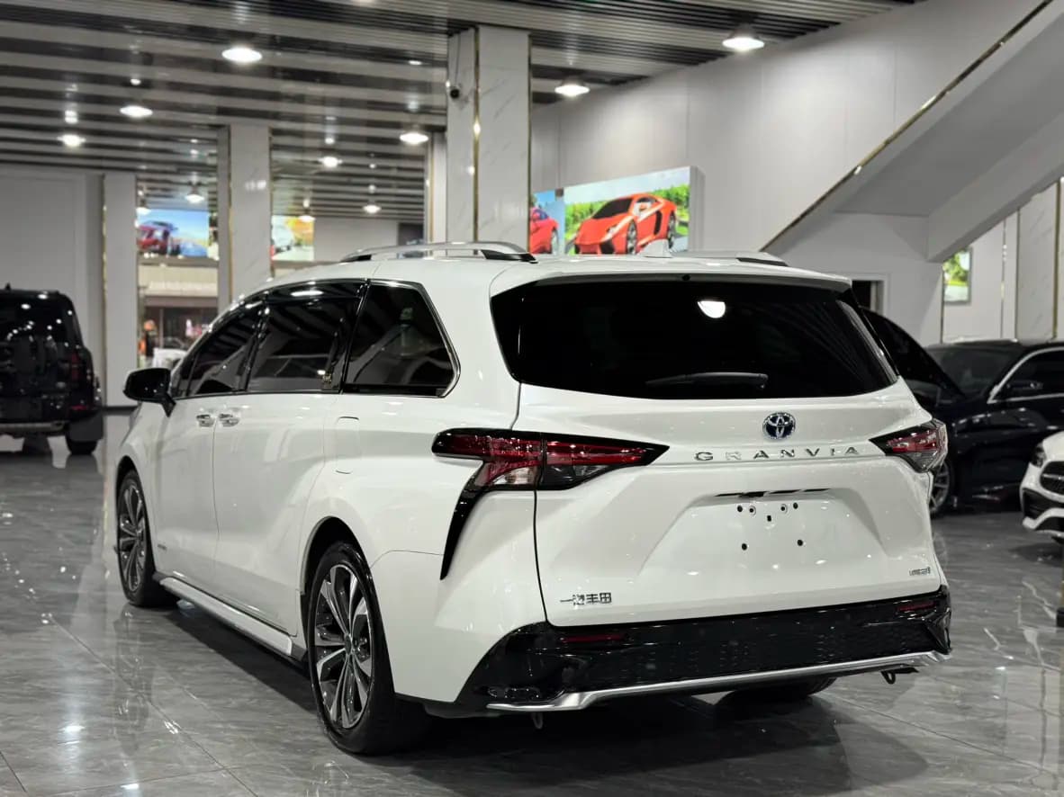 Toyota Granvia 2023 г. 35069 км. — фото 4