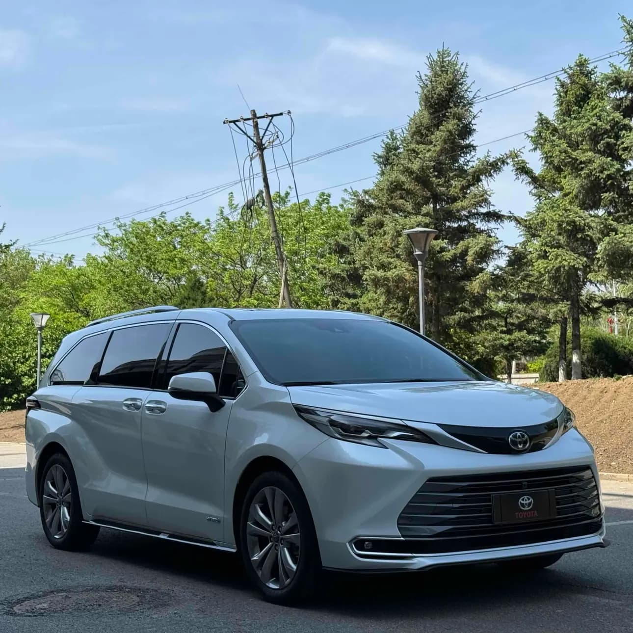 Toyota Sienna 2023 г. 52642 км. — фото 3