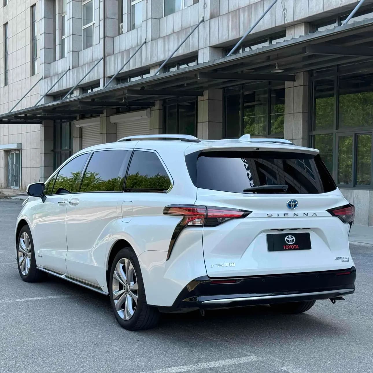 Toyota Sienna 2023 г. 52642 км. — фото 5