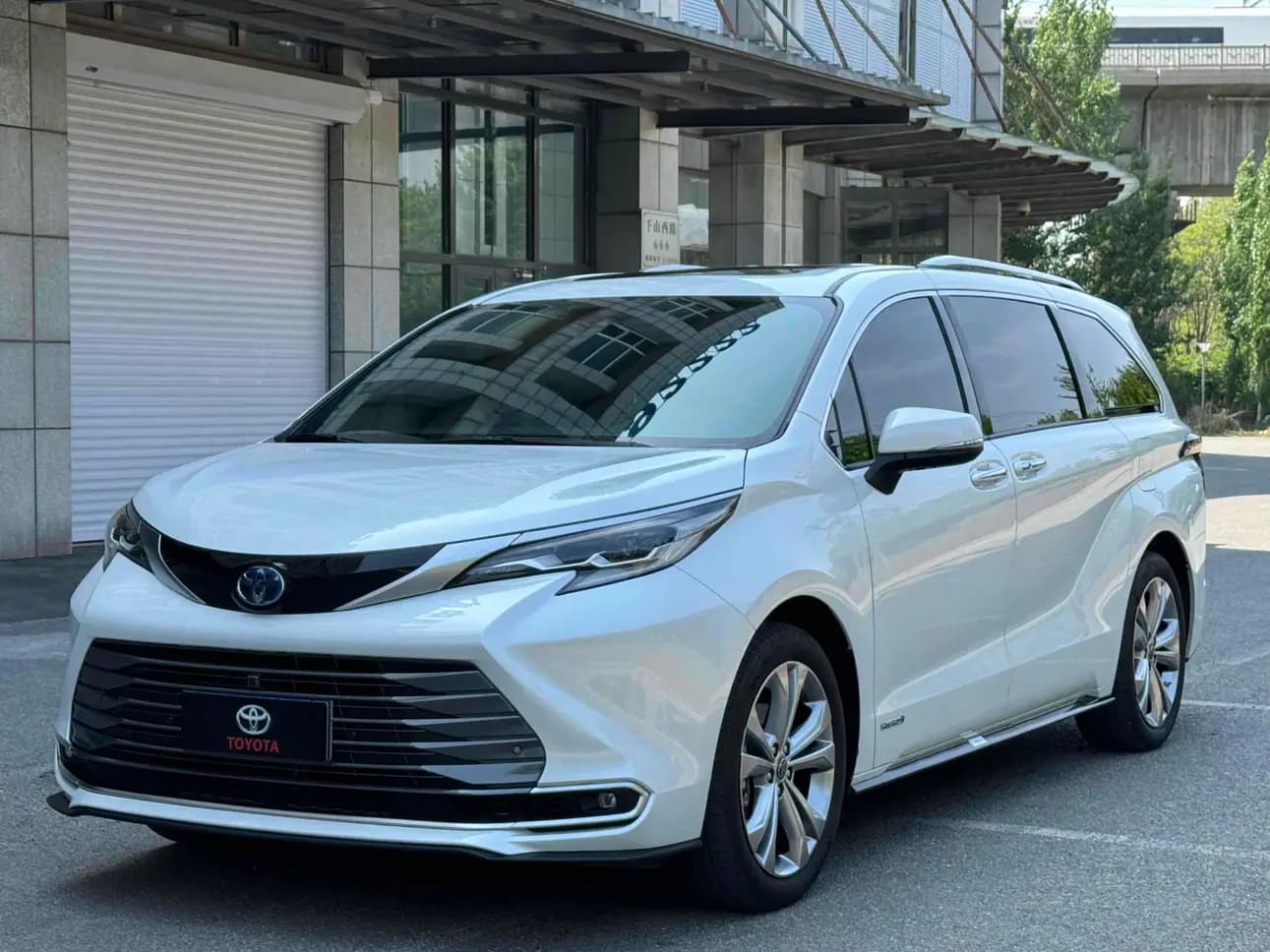 Toyota Sienna 2023 г. 52642 км. — фото 8