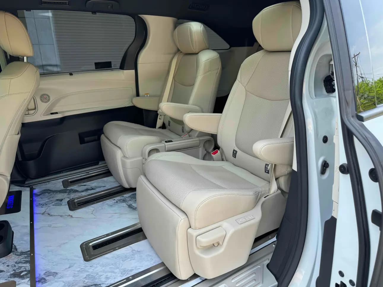 Toyota Sienna 2023 г. 52642 км. — фото 9