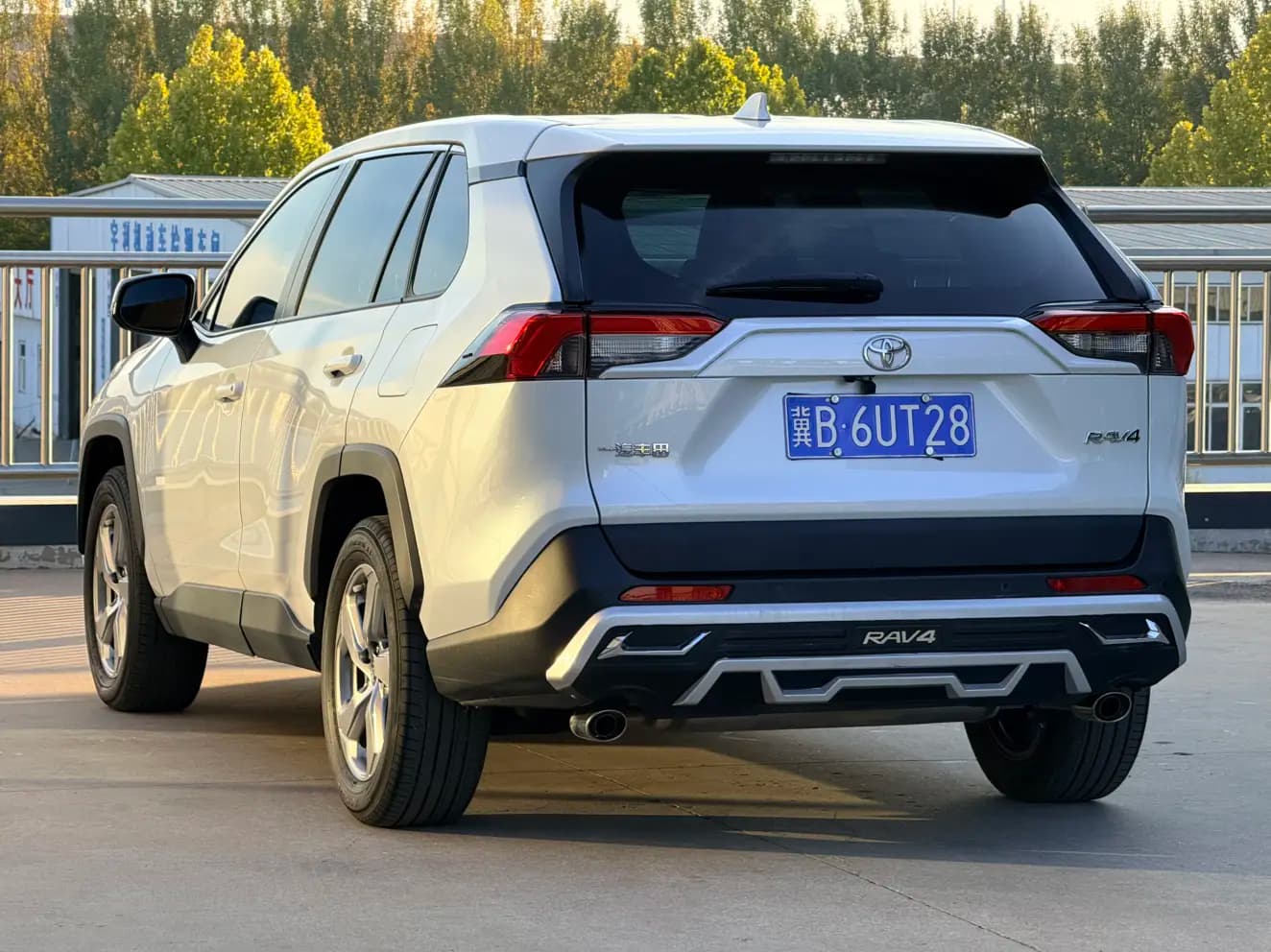 Toyota RAV4 2023 г. 37082 км. — фото 4