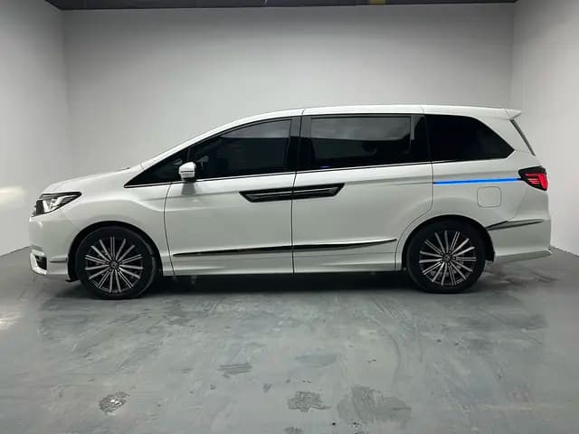 Honda Elysion 2023 г. 55867 км. — фото 4