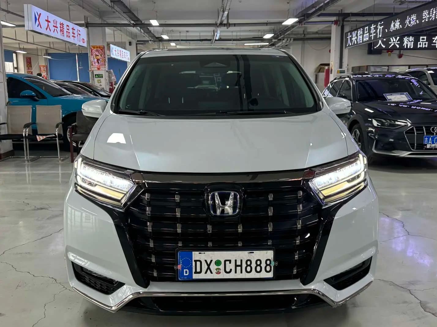Honda Elysion 2023 г. 52068 км. — фото 2
