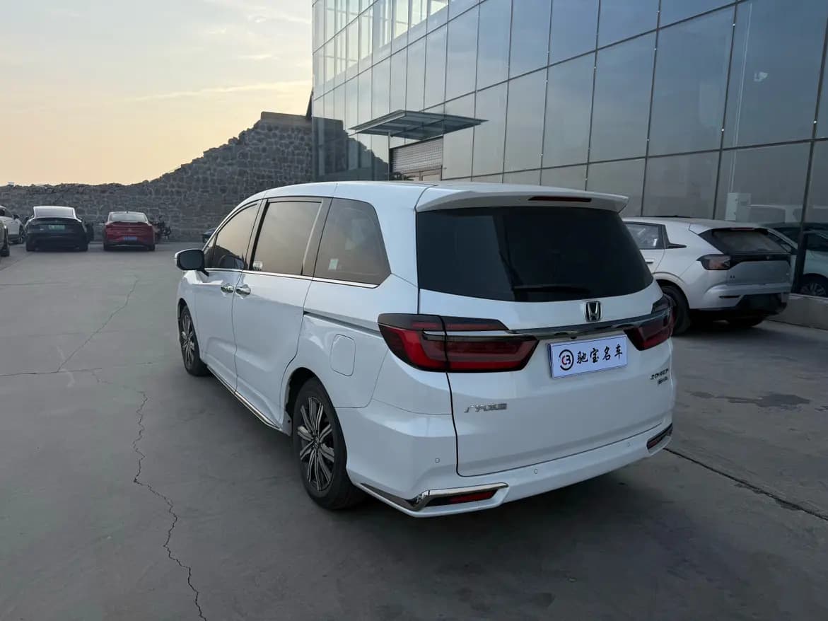 Honda Odyssey 2.0hyb CVT (215 л.с.) 2023 г. 55002 км — фото 4