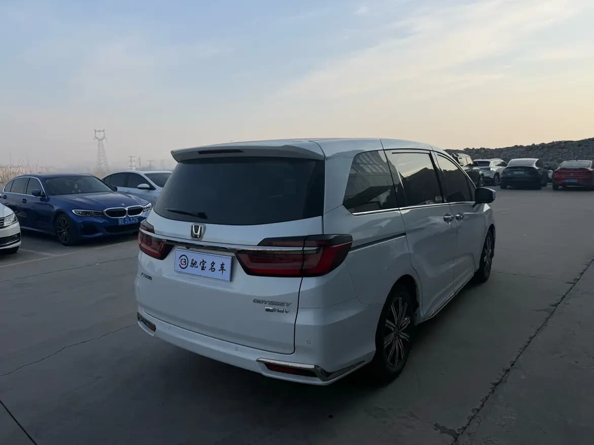 Honda Odyssey 2.0hyb CVT (215 л.с.) 2023 г. 55002 км — фото 6