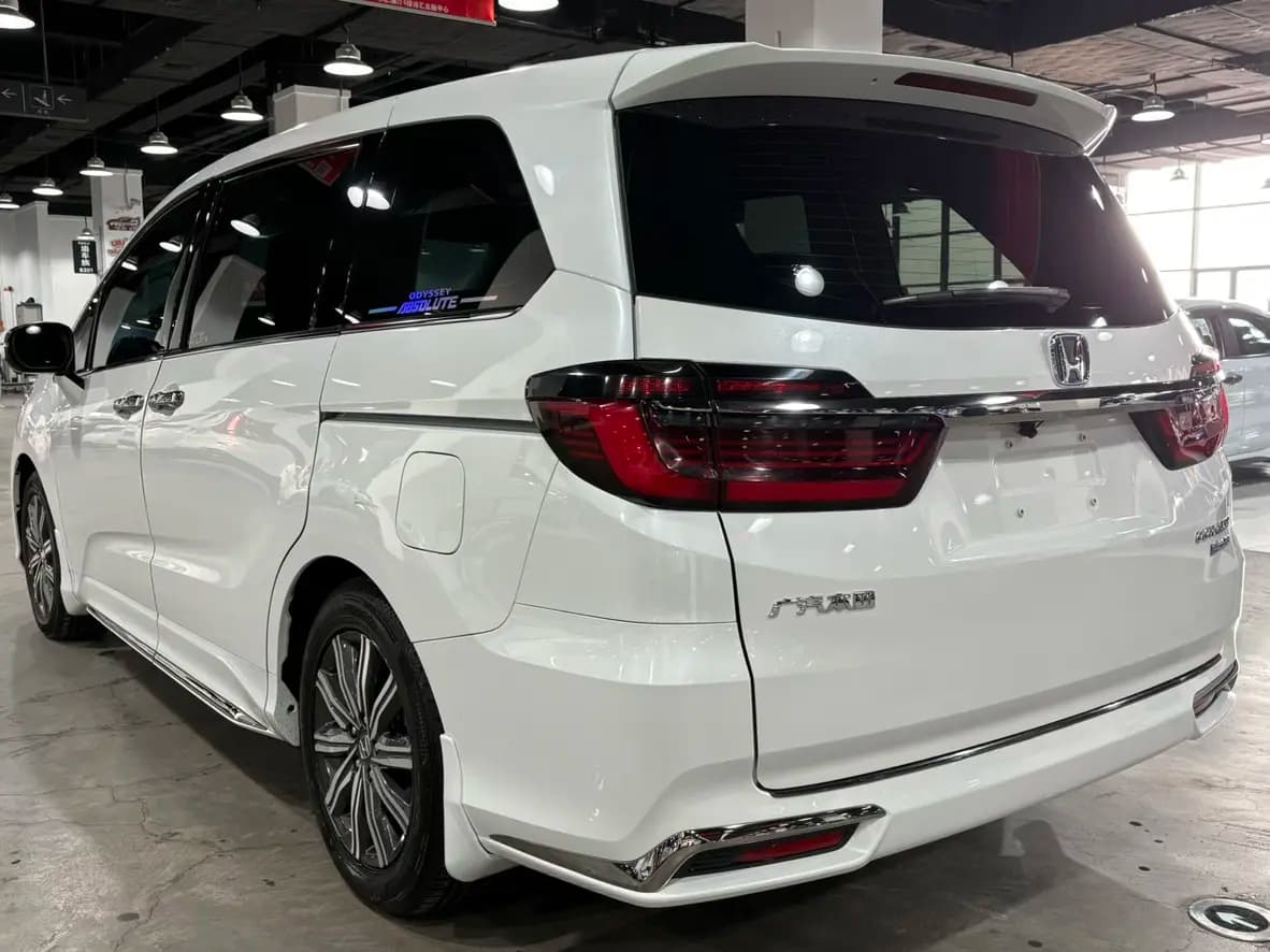 Honda Odyssey 2022 г. 30000 км. — фото 4