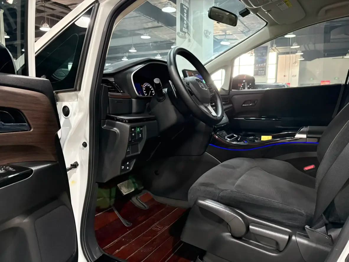 Honda Odyssey 2022 г. 30000 км. — фото 8