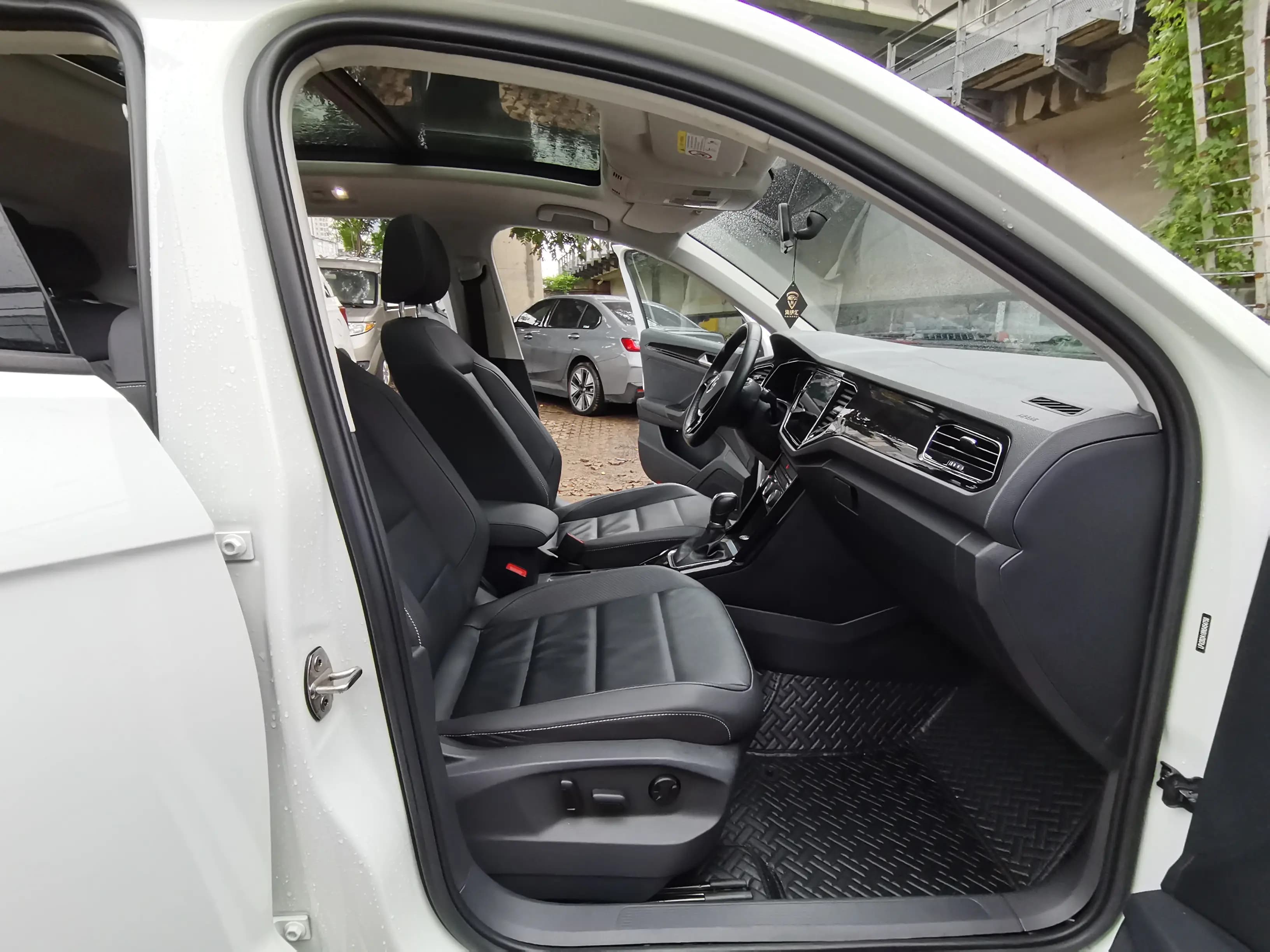 Volkswagen T-Roc 2022 г. 53137 км. — фото 24