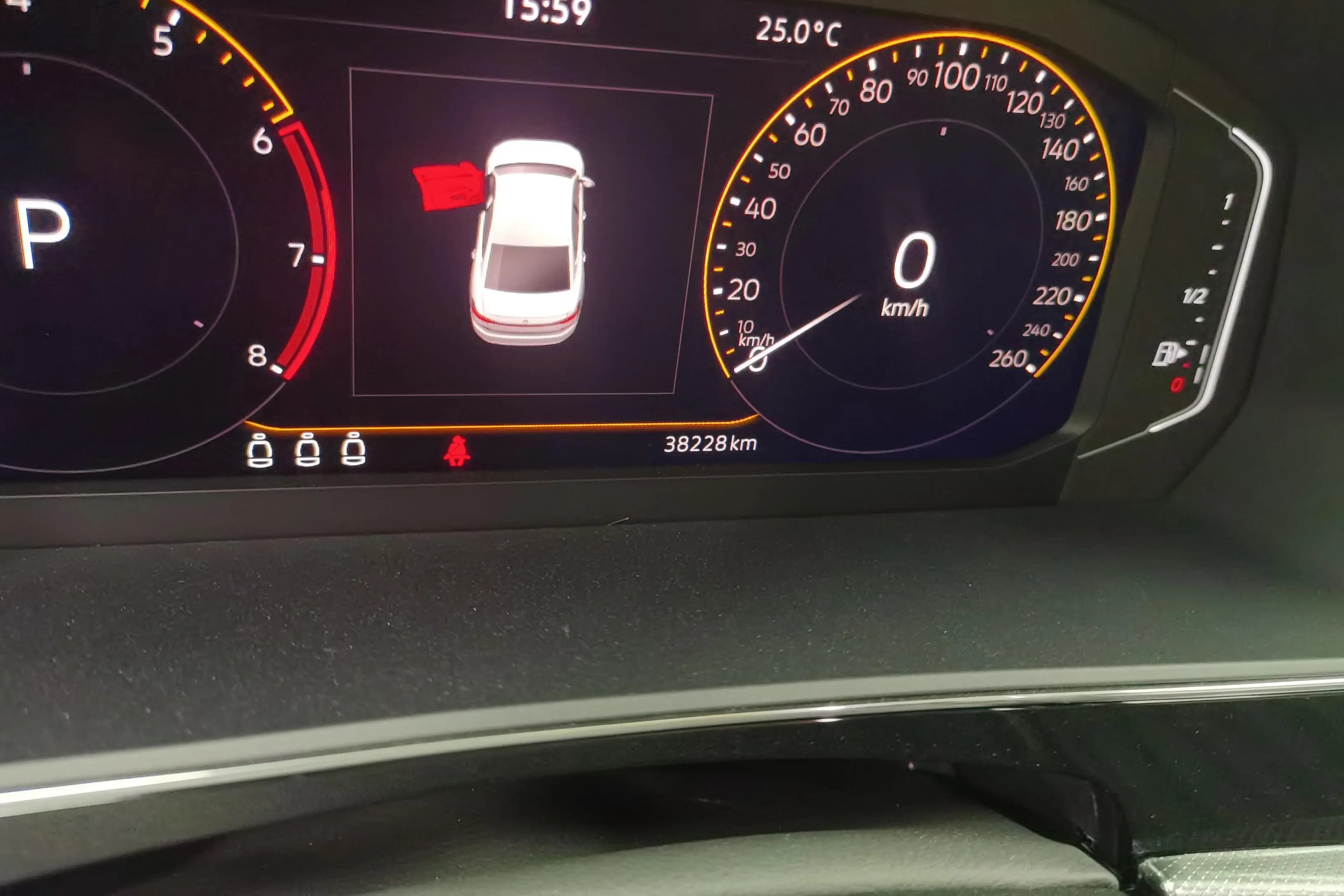 Volkswagen Passat 2023 г. 38335 км. — фото 12