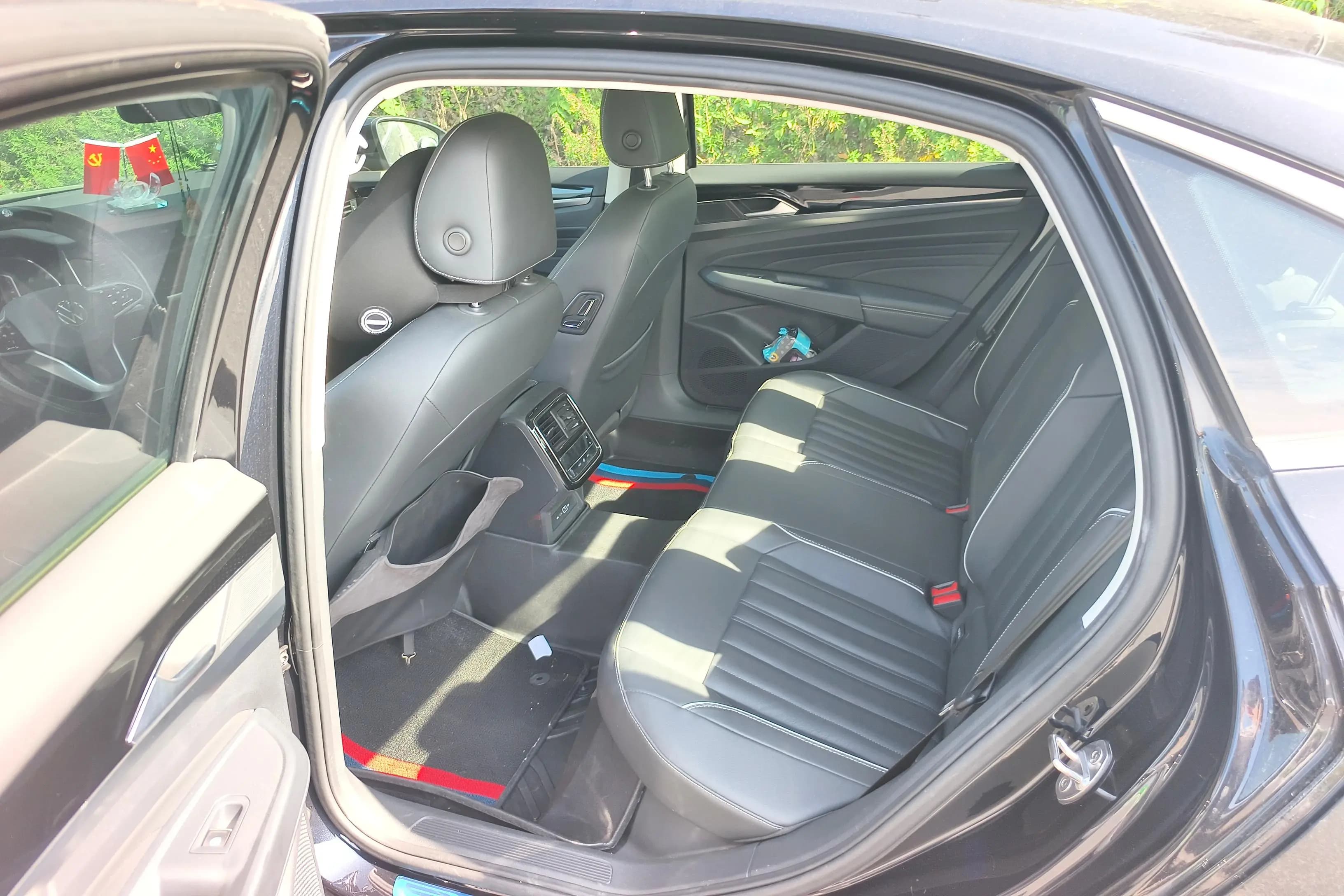 Volkswagen Passat 2023 г. 38335 км. — фото 15